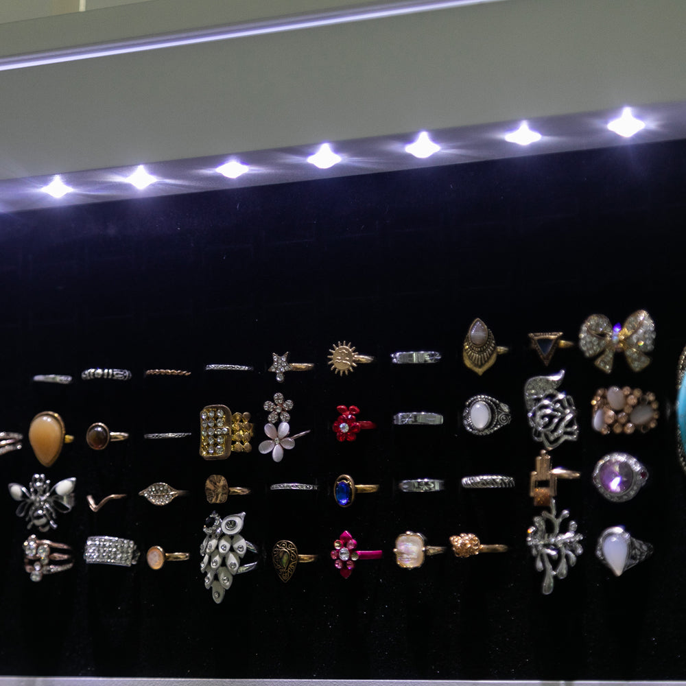 Miroir non int¨¦gral en bois, ¨¦tag¨¨re murale ¨¤ 4 niveaux, 2 tiroirs, 8 lumi¨¨res LED bleues, armoire ¨¤ bijoux avec miroir - Blanc