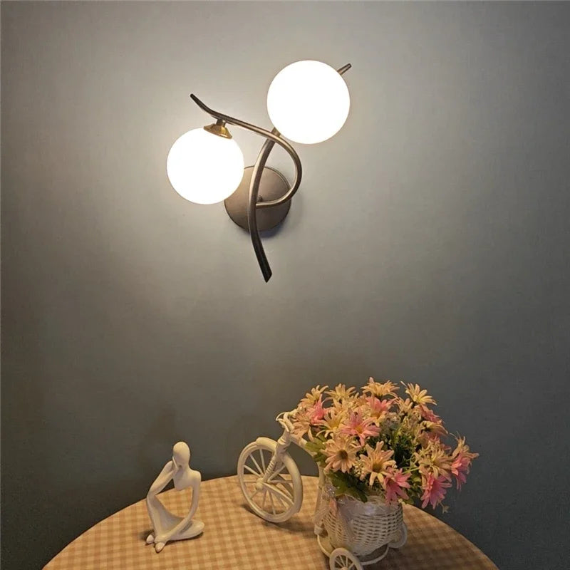 Lampes murales en fer modernes nordiques LED chambre lampe de lit apprentissage couloir salle appliques murales intérieures boule de verre décor luminaires G9